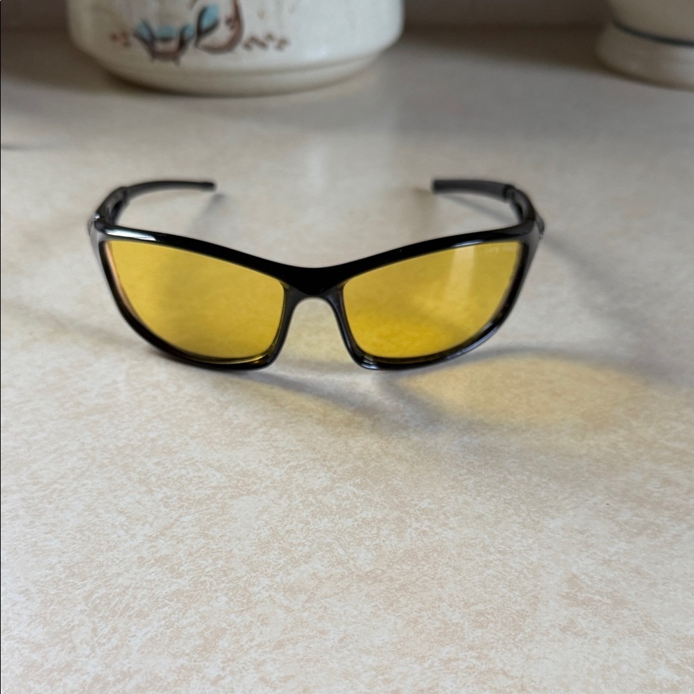 Sleek Black Frame Sunglasses with Yellow Lenses